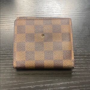 Free LV   Follow IG@zaddy_waleed